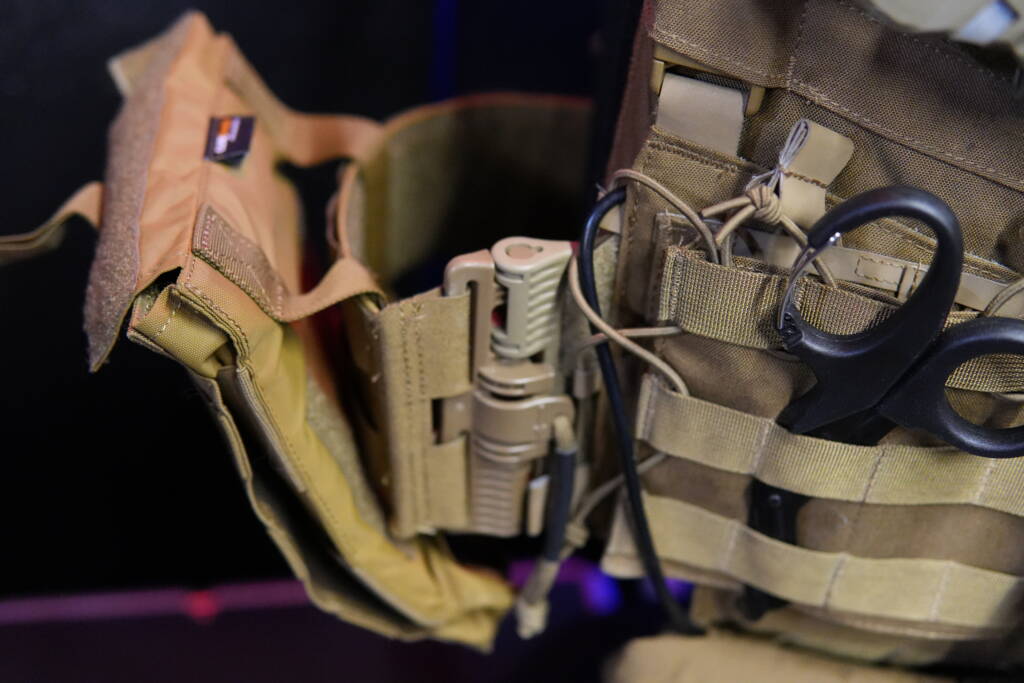 Quick-release adapter retrofit on plate carrier (Helikon-Tex setup)